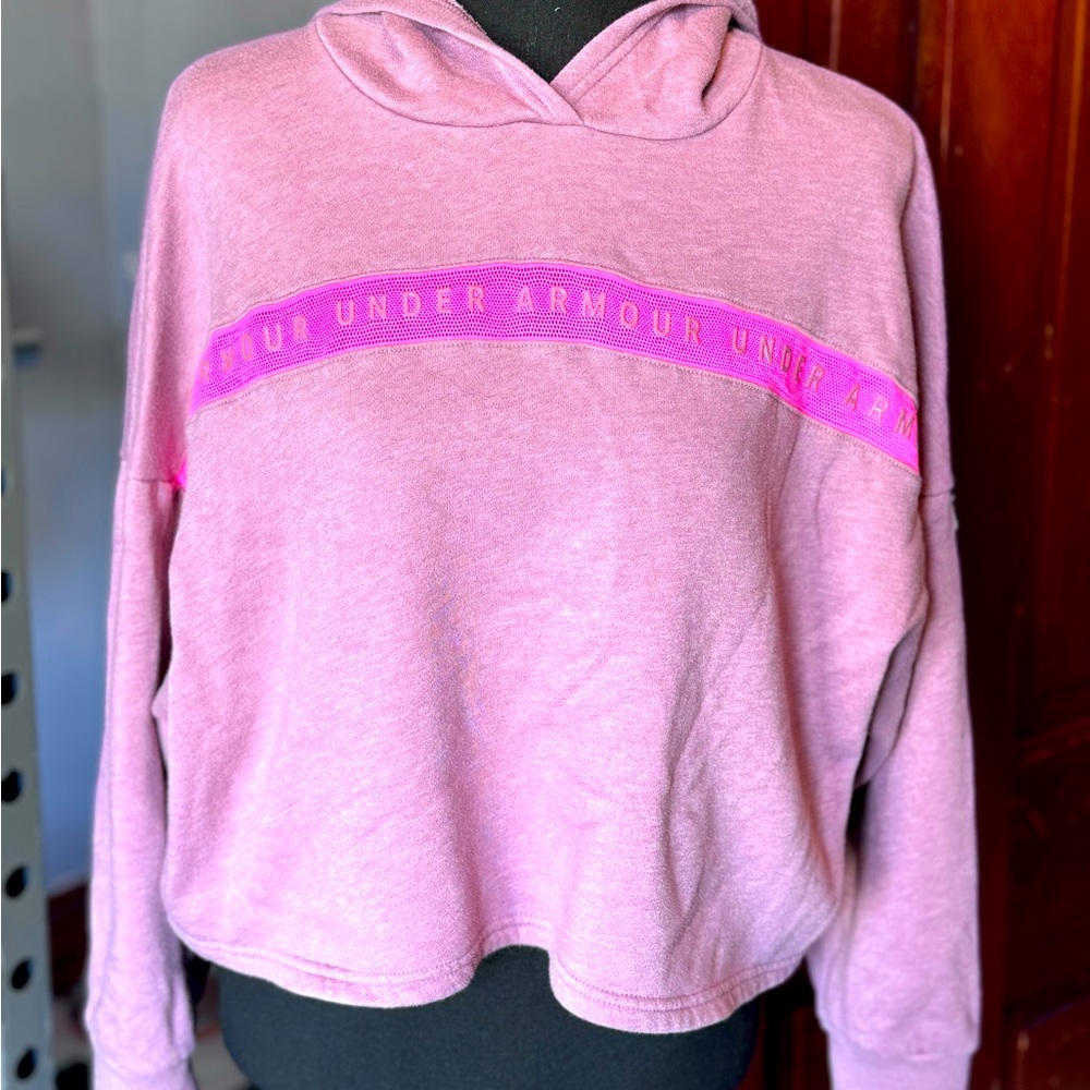 Crop Top Under Armour Sweatshirt